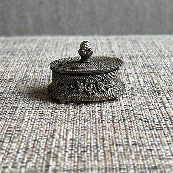 Vintage‎ Pewter Miniature Casserole Dish with Spoon Doll House - Picture 1 of 10